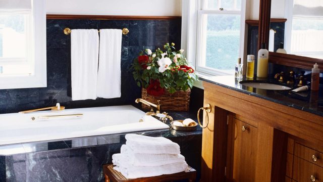 Retro Revival: The Bold Bathroom Trends from the '80s Making a Comeback