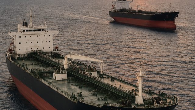 Russian Oil Exports Surge Amidst Rising Competition from Iran