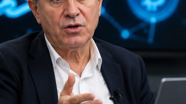 Nouriel Roubini's Surprising Shift: Embracing Blockchain Technology