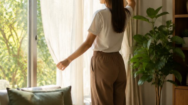 How to Keep Your Home Cool: The Curtain Debate